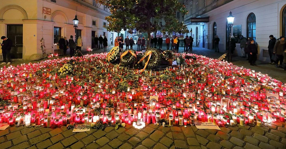 Bild: Gedenkstätte Wien-Attentat / Bild: Bwag, CC BY-SA 4.0, via Wikimedia Commons (Bild zugeschnitten)