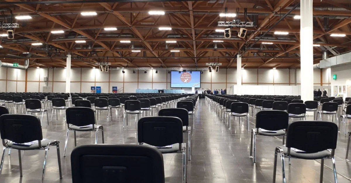 Bild (Messehalle am Vorabend des Landesparteitages): (C) Junge Alternative Sachsen-Anhalt via Twitter.