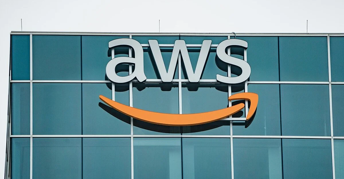 Bild: Das Büro des Amazon Web Service in Houston, Texas / Bild: Tony Webster from Minneapolis, Minnesota, United States, CC BY 2.0, via Wikimedia Commons (Bild zugeschnitten)