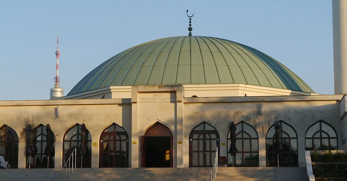 Bild: Islamisches Zentrum in Wien / Bild: Zairon, CC BY-SA 3.0, via Wikimedia Commons (Bild zugeschnitten)