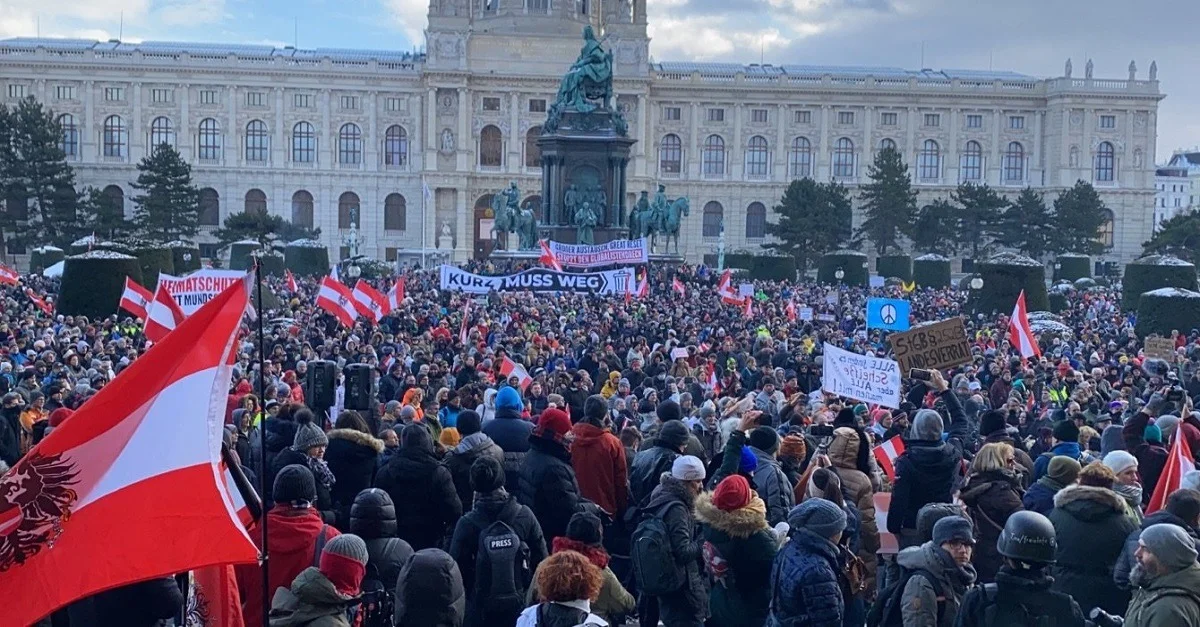 Die Protestkundgebung am 16. Jänner 2021 am Wiener Maria-Theresien-Platz. Bild: Tagesstimme.
