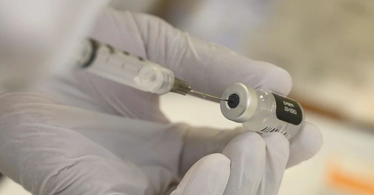 Symbolbild: Impfung / Bild: U.S. Secretary of Defense, CC BY 2.0, via Wikimedia Commons (Bild zugeschnitten)