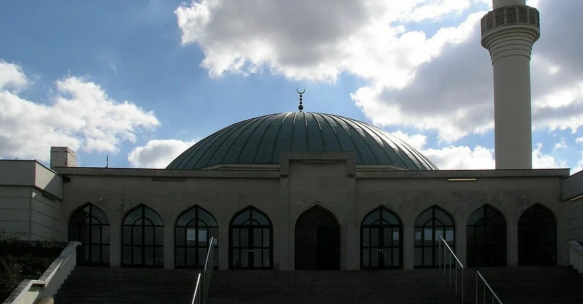 Bild: Islamisches Zentrum in Wien / Bild: Dnalor 01, CC BY-SA 3.0, via Wikimedia Commons (Bild zugeschnitten)