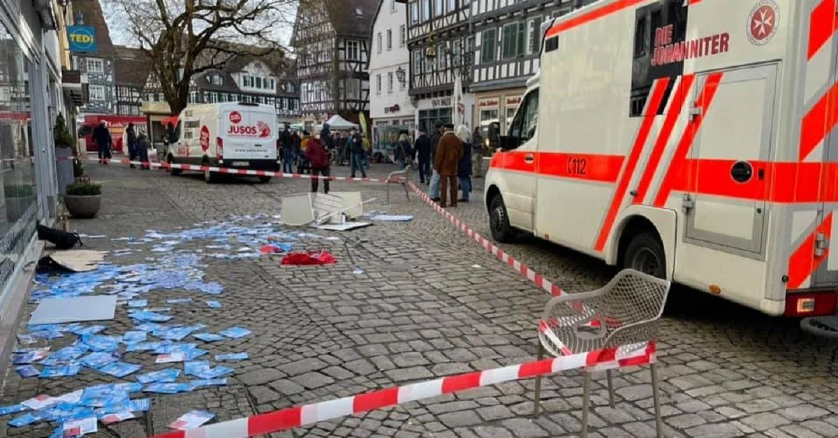 Linksextreme griffen den AfD-Infostand an. Bild: AfD Rems-Murr / Facebook.