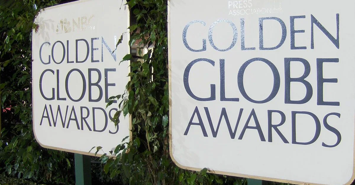 Symbolbild: Golden Globe Awards / Bild: Peter Dutton from Forest Hills, Queens, USA, CC BY 2.0, via Wikimedia Commons (Bild zugeschnitten)