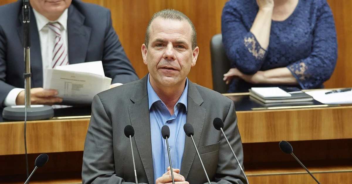 Harald Vilimsky im österreichischen Nationalrat (2014). Bild: © Parlamentsdirektion / Bildagentur Zolles KG / Mike Ranz