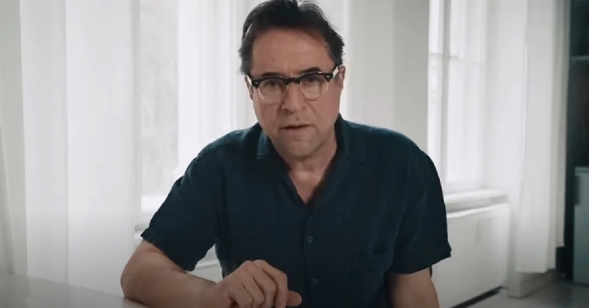 Jan-Josef Liefers wurde zur „tragischen Figur“ von #allesdichtmachen: Seine satirische Kritik preschte zunächst besonders mutig nach vor – ehe er als einer der ersten um Abgrenzung von anderen Kritikern bemüht war. Screenshot: YouTube / allesdichtmachen