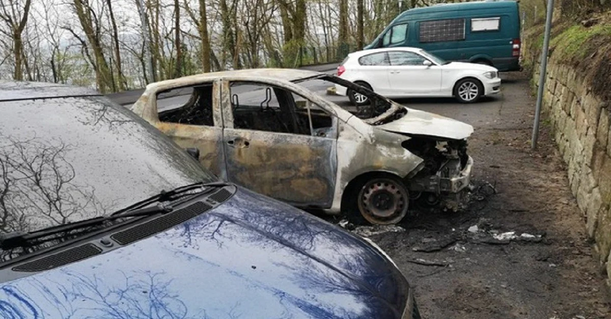 Zwei Fahrzeuge waren vom Brand betroffen. Bild: Marburger Burschenschaft Rheinfranken