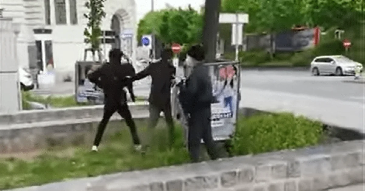 Linksextreme zerstören die Wahlplakate der AG. Bild: Screenshot Video AG / Facebook.