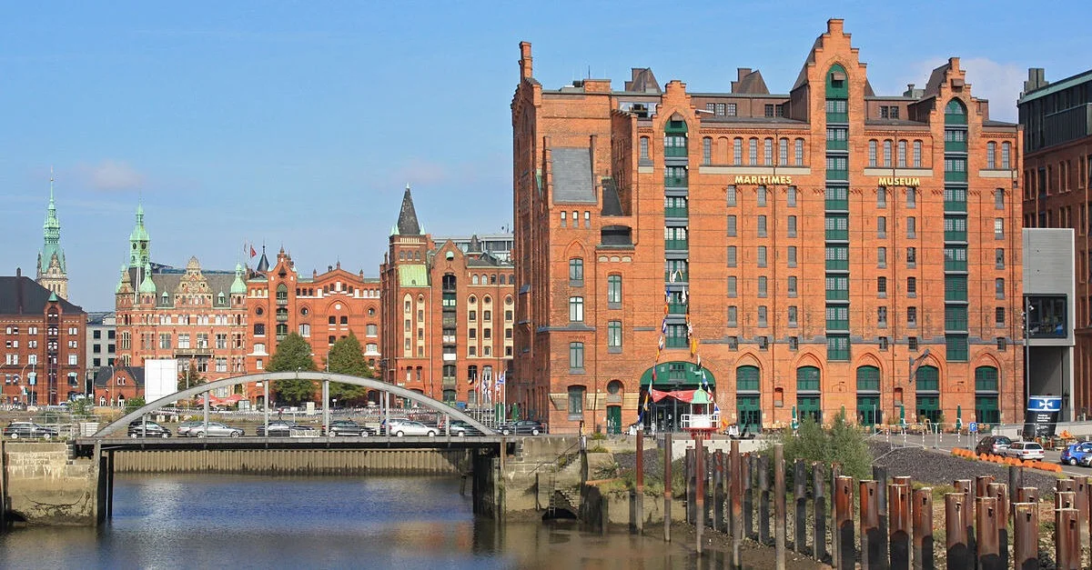 Symbolbild: Hamburg / Bild: Johan Bakker, CC BY-SA 3.0, via Wikimedia Commons (Bild zugeschnitten)