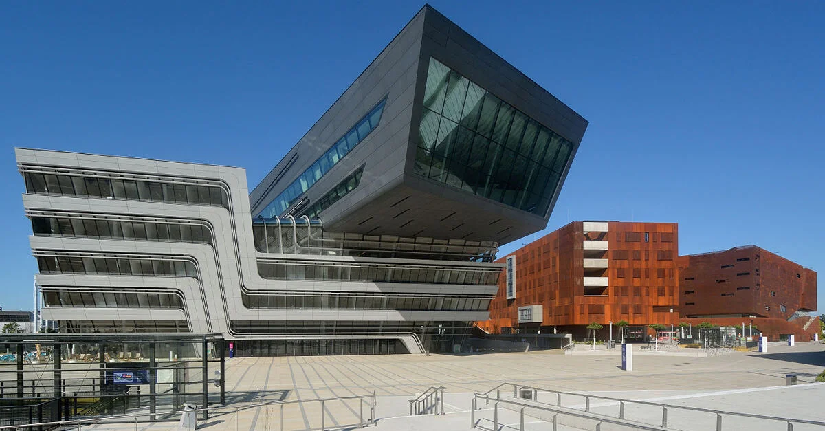 Bild: Campus der WU Wien / Bild: Peter Haas (CC BY-SA 3.0)