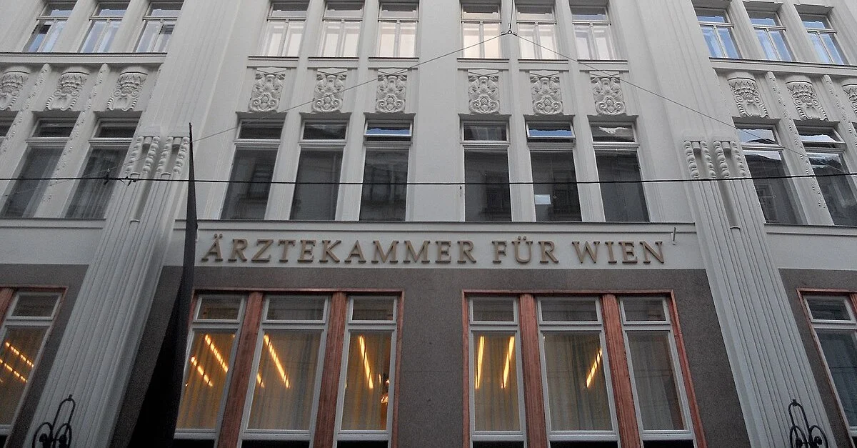 Bild: Ärztekammer Wien / Bild: Clemens Mosch, CC BY-SA 4.0, via Wikimedia Commons (Bild zugeschnitten)