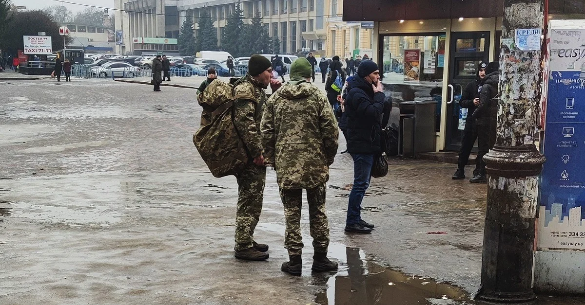 Als wichtiger Truppenstützpunkt 40 Kilometer vor der russischen Grenze, gehört die Anwesenheit von Militär zum täglichen Anblick. (c) privat