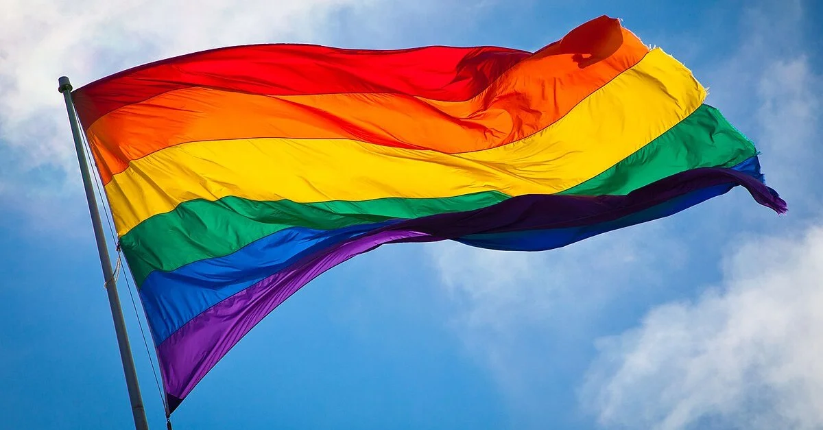 Symbolbild: Regenbogenflagge / Bild: Benson Kua, CC BY-SA 2.0, via Wikimedia Commons (Bild zugeschnitten)