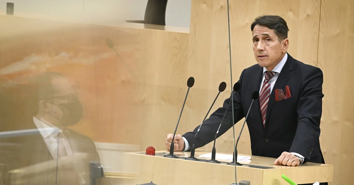 Am Rednerpult: Nationalratsabgeordneter Reinhard Eugen Bösch (FPÖ). © Parlamentsdirektion / Johannes Zinner