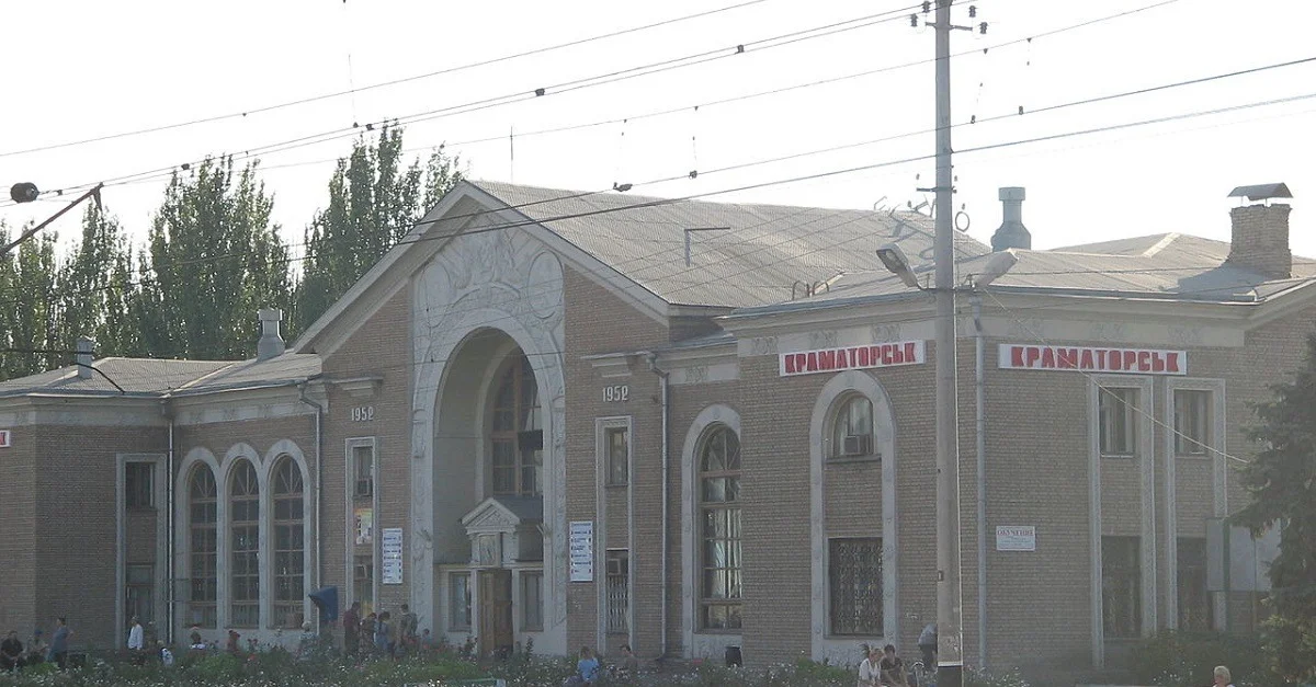 Der Bahnhof von Kramatorsk vor dem Krieg. Bild: Струнин В.С., CC BY-SA 3.0, via Wikimedia Commons