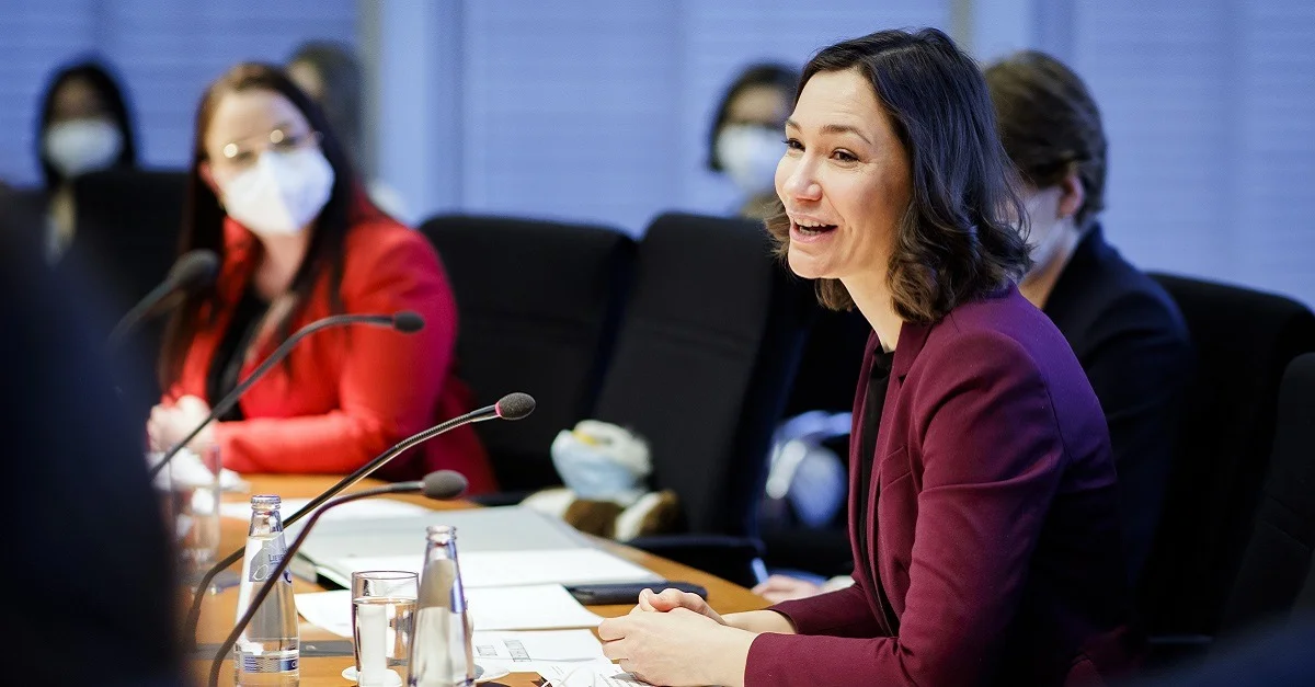 Anne Spiegel (Grüne) in einer Ausschusssitzung im März 2022. Bild: (c) Deutscher Bundestag/ Janine Schmitz/ photothek
