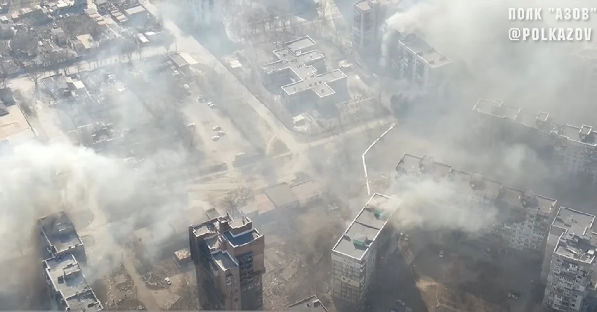 Heftige Zerstörungen in Mariupol. Bild: Screenshot YouTube / Azov Media