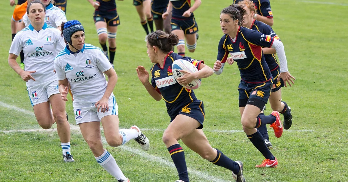 Symbolbild: Frauen beim Rugbyspielen / Bild: Carlos Delgado, CC BY-SA 3.0, via Wikimedia Commons (Bild zugeschnitten)