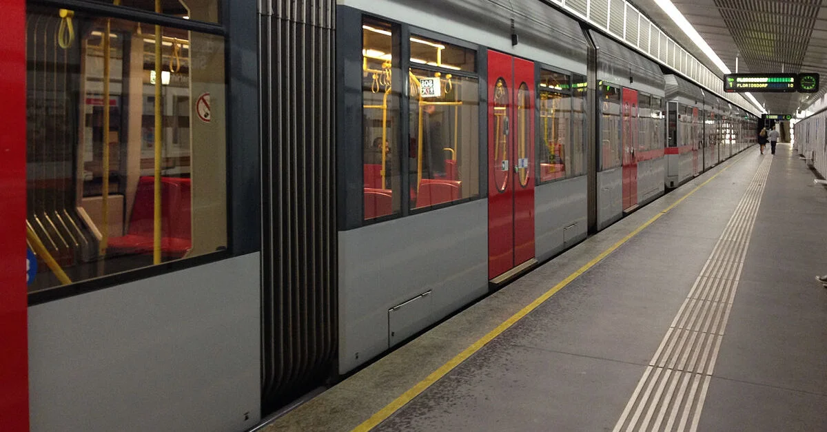 Symbolbild: U-Bahn der Wiener Linien / Bild: Andrew Nash from Vienna, Austria, CC BY-SA 2.0, via Wikimedia Commons (Bild zugeschnitten)