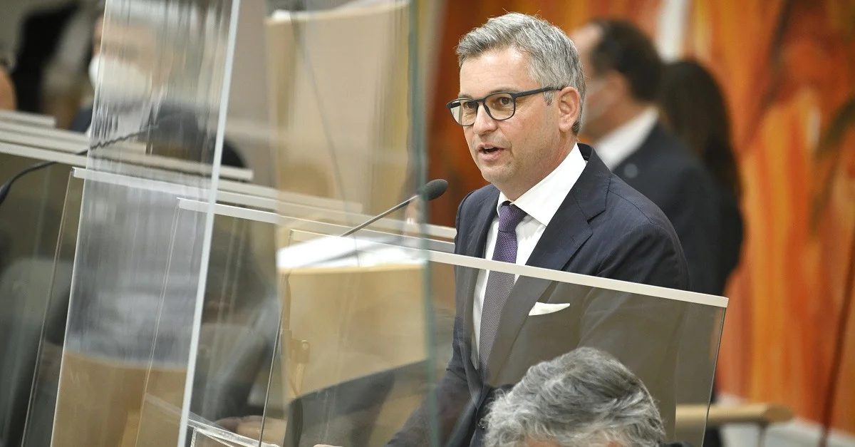 Finanzminister Magnus Brunner (ÖVP). © Parlamentsdirektion / Johannes Zinner