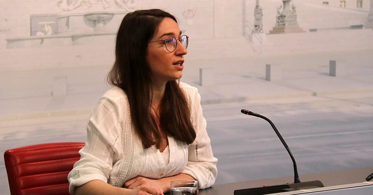 Bild: SPÖ-Umweltsprecherin Julia Herr / Bild: SPÖ Presse und Kommunikation, CC BY-SA 2.0, via Wikimedia Commons (Bild zugeschnitten)