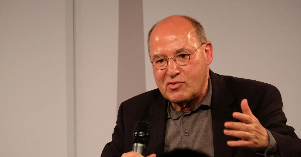 Gregor Gysi im Jahr 2019, Kasa Fue, CC BY-SA 4.0, via Wikimedia Commons (Bild zugeschnitten)
