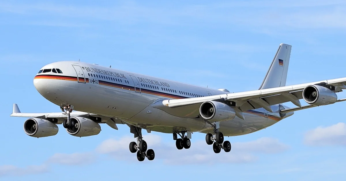 Eine A340 der Flugbereitschaft des Bundesministeriums der Verteidigung, Airwolfhound from Hertfordshire, UK, CC BY-SA 2.0, via Wikimedia Commons (Bild zugeschnitten)