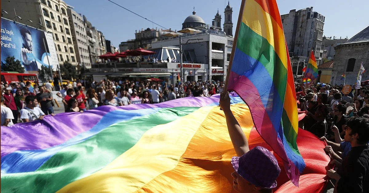 Symbolbild: Pride-Festival in einer türkischen Stadt / Bild: dont know, CC BY-SA 4.0, via Wikimedia Commons (Bild zugeschnitten)