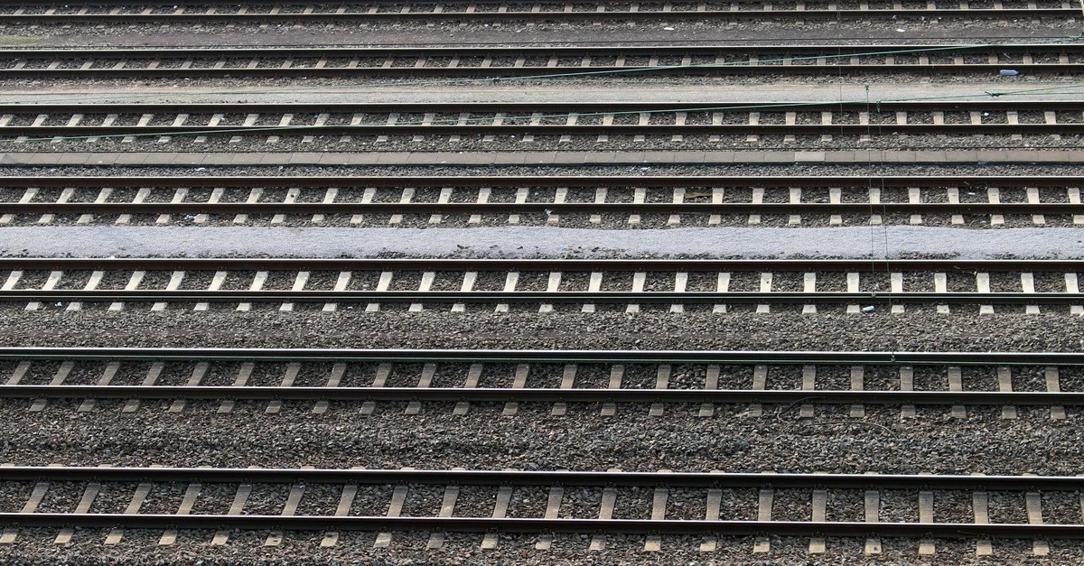 Symbolbild: Bahngleise / Bild:
Photo by form PxHere (Bild zugeschnitten)