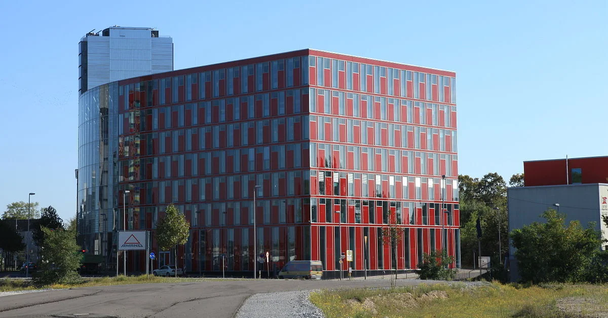 Bild: Firmensitz der Uniper in Düsseldorf / Bild: Frank Vincentz, CC BY-SA 3.0, via Wikimedia Commons (Bild zugeschnitten)