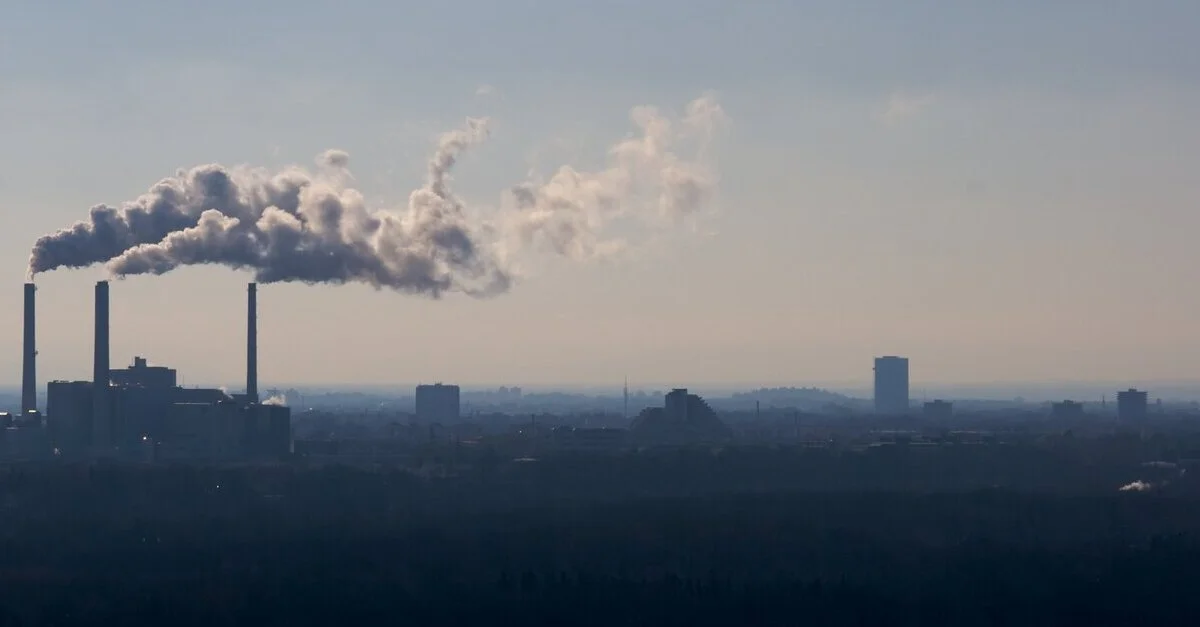 Symbolbild: Industrie-Skyline / Bild: flickr CC BY-SA 2.0 (Bild zugeschnitten)