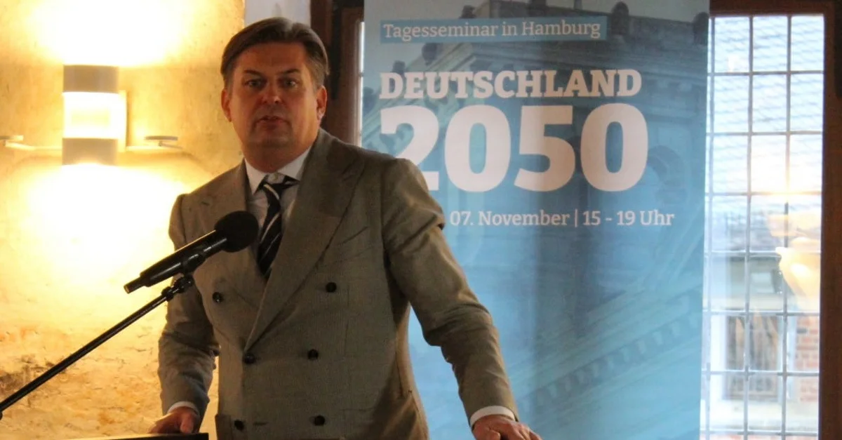 Maximilian Krah bei der Eröffnungsrede zur Denkfabrik Deutschland 2050 im Festsaal des Schlosses Reinbek