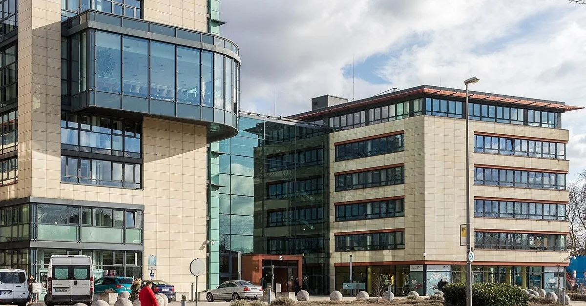 Bild: Polizeipräsidium in Köln / Bild: © Raimond Spekking (Bild zugeschnitten)