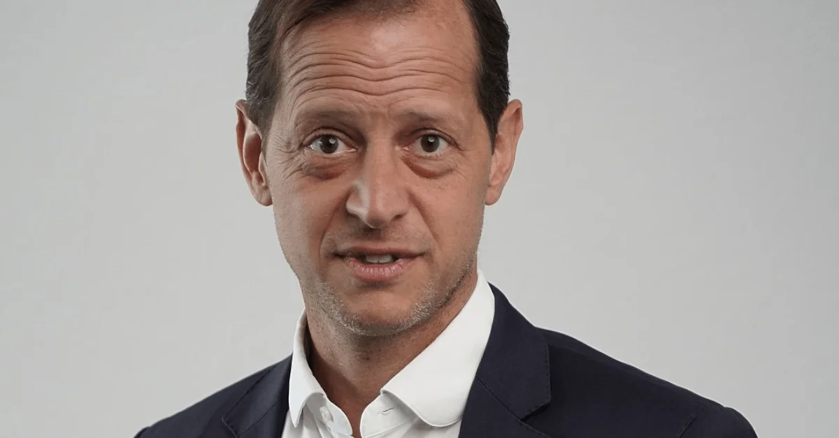 Bild: Roger Beckamp / Bild: Wolsberg, CC BY-SA 4.0, via Wikimedia Commons (Bild zugeschnitten)