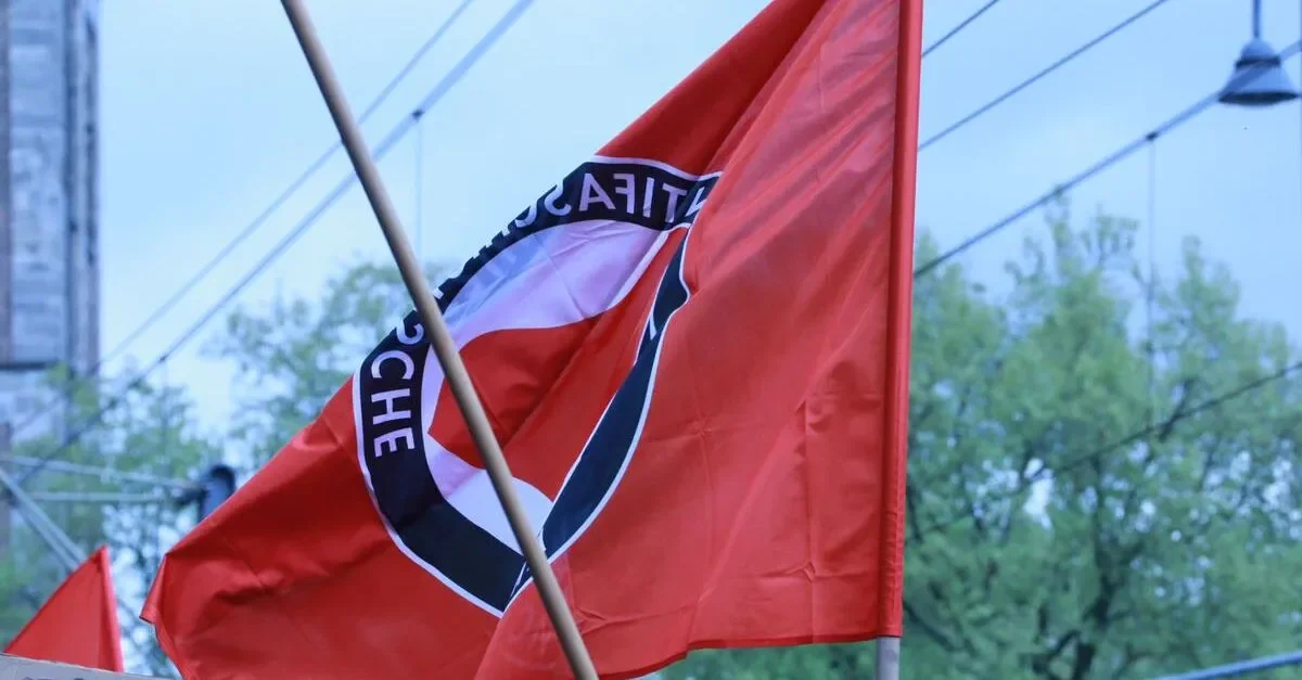 Der Verfassungsschutz Niedersachsen schrieb in den Sozialen Medien: „Wir sind auch antifa“. (Symbolbild)