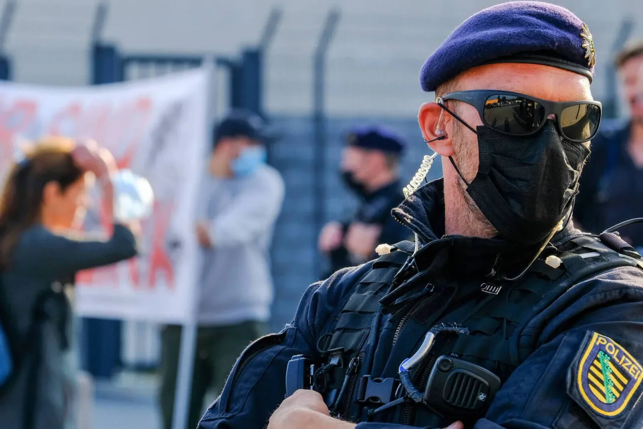 Polizeibeamter vor dem Oberlandesgericht in Dresden 2021