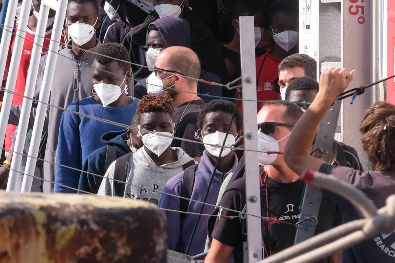 Migranten bei ihrer Anlandung in Salerno