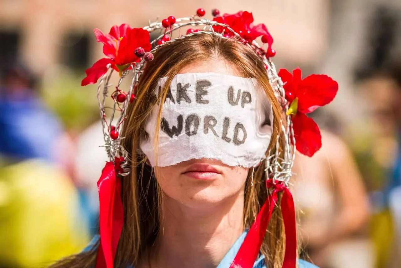 Demonstrantin in München am 500. Tag des Ukrainekrieges