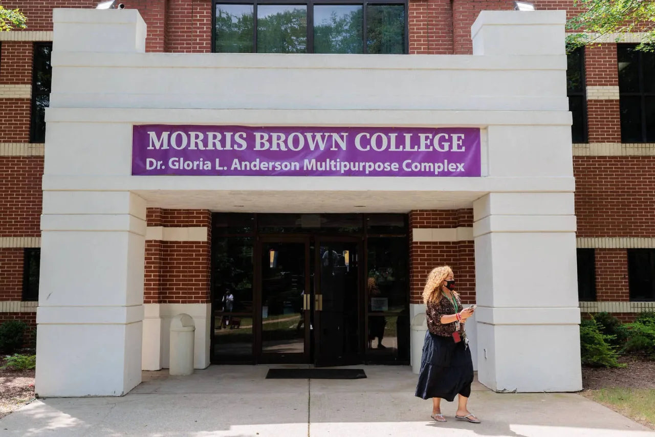 In Atlanta müssen manche Studenten nun wieder Masken tragen