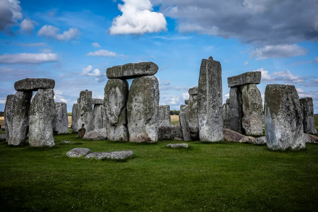 Das berühmte Stonehenge befindet sich bei Amesbury in Süd-England.