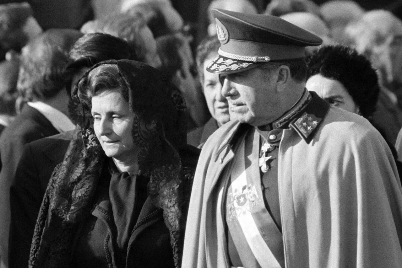 Augusto Pinochet (re.) mit Ehefrau Maria Lucia (beide CHI) in Madrid