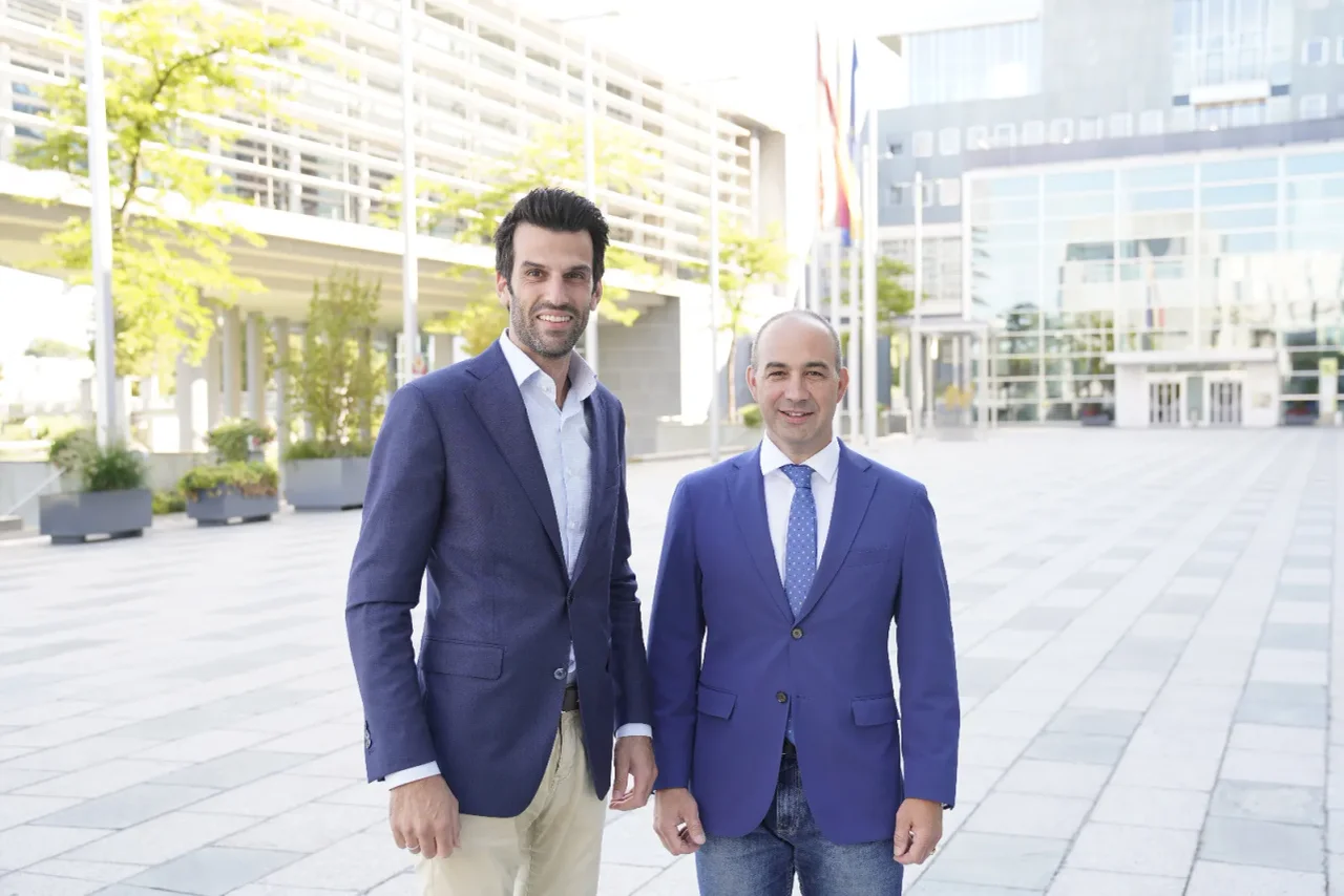 LH-Stellvertreter Udo Landbauer (li.) und Landesrat Christoph Luisser (re.).