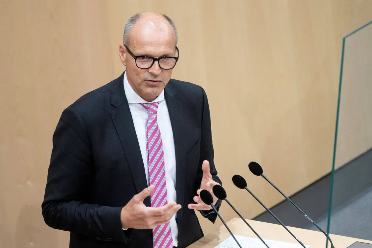 Das Paket der Regierung umfasse etwa nicht das Verbot von Kindersexpuppen.