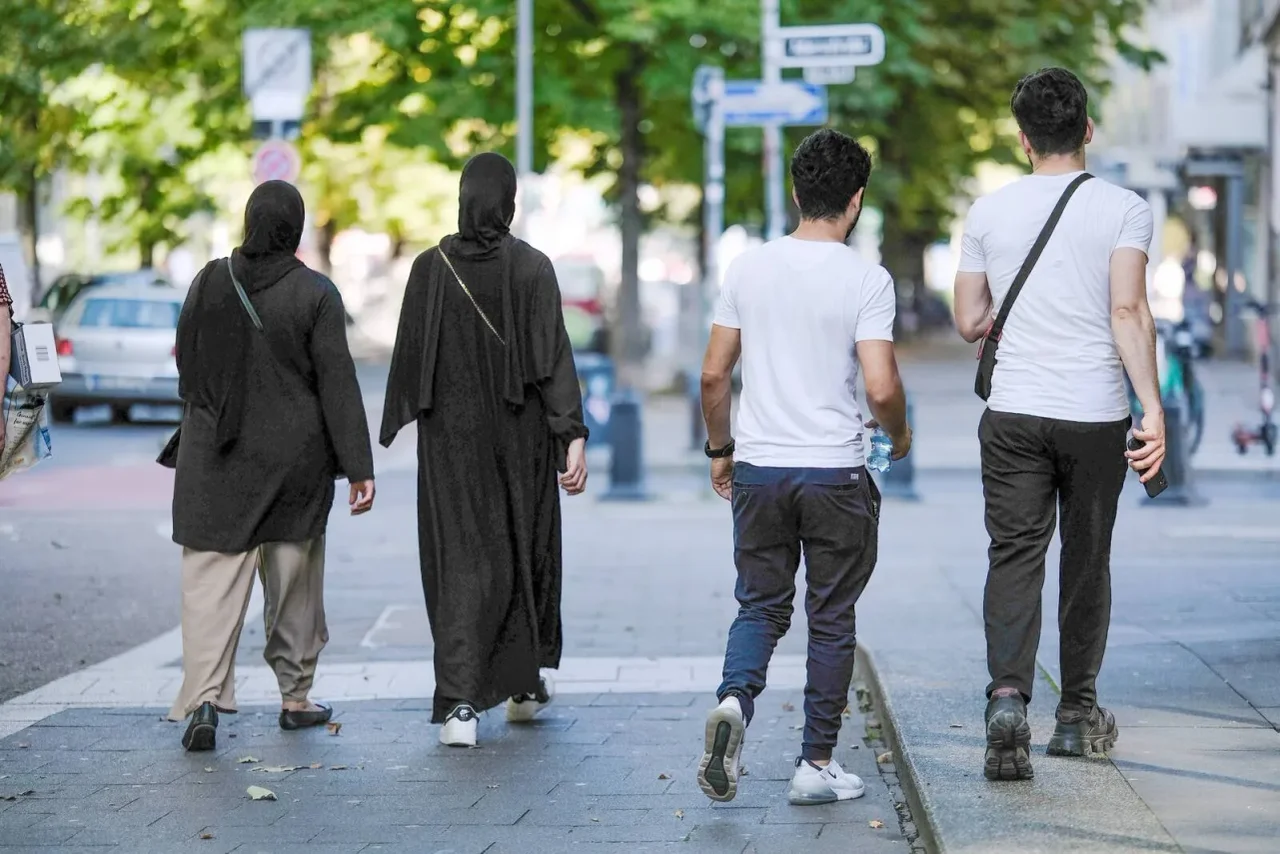 Christian Lindner (FDP) hat sich dafür ausgesprochen, Sozialleistungen für Asylbewerber zu kürzen. (Symbolbild)