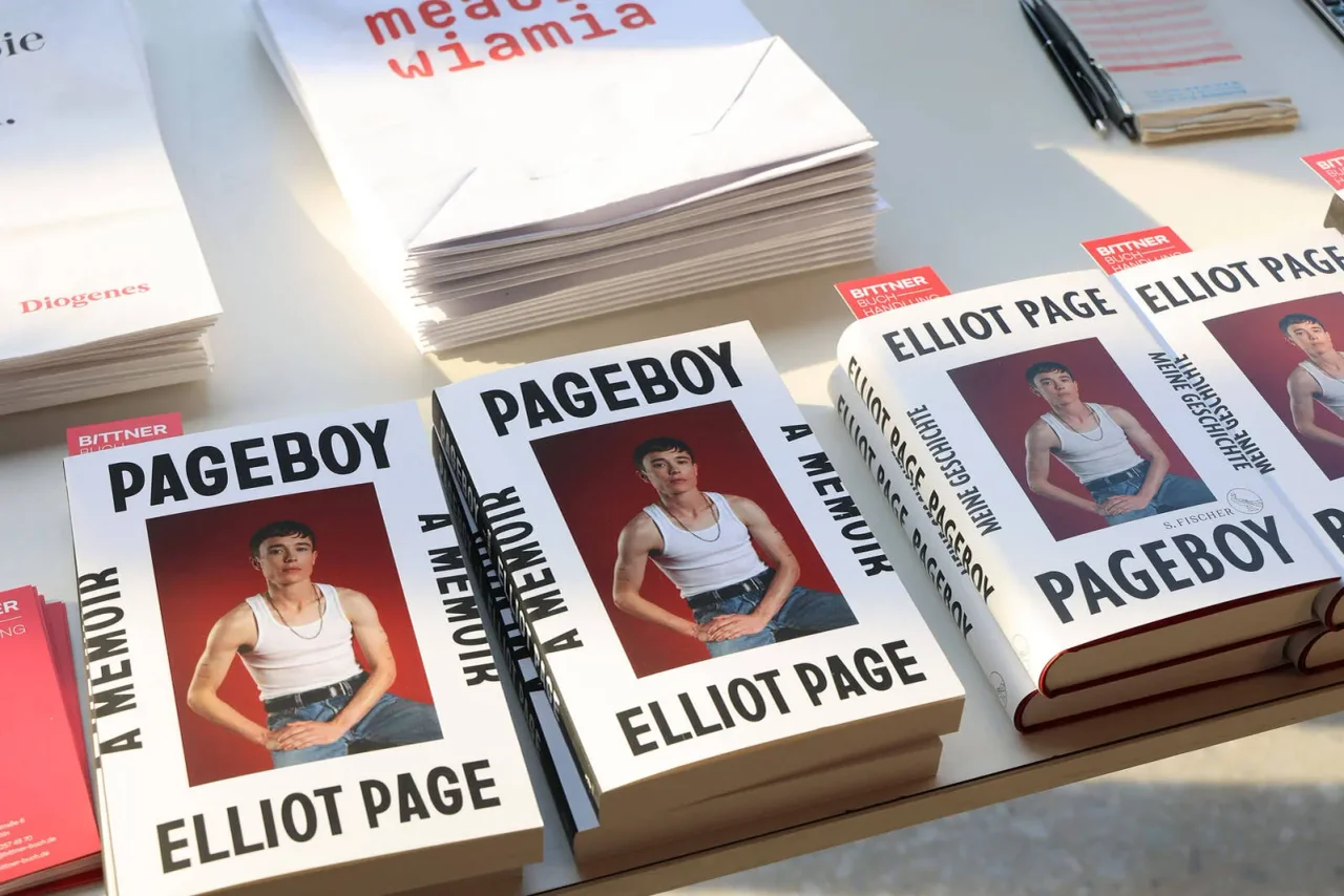 Das Buch von Elliot Page verkaufte sich nicht so gut wie erhofft.