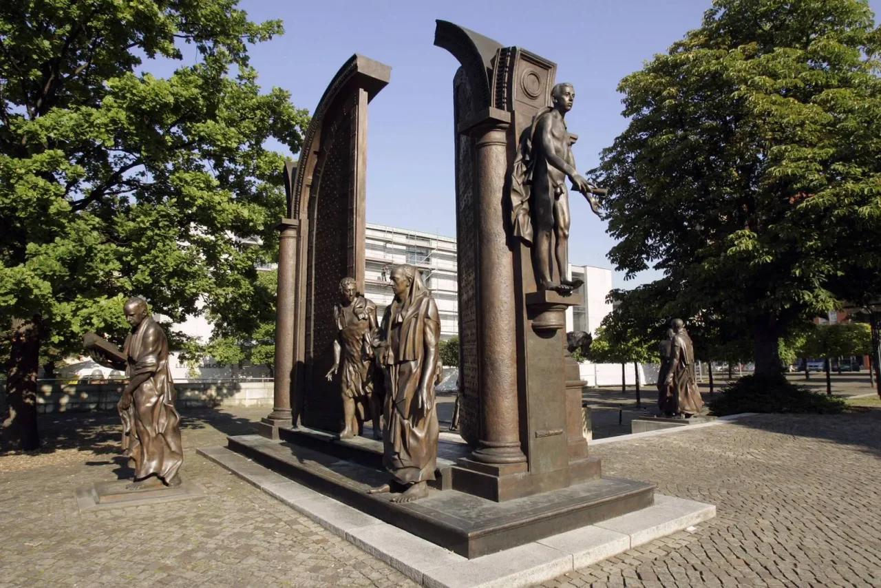 Denkmal der „Göttinger Sieben“ in Hannover.