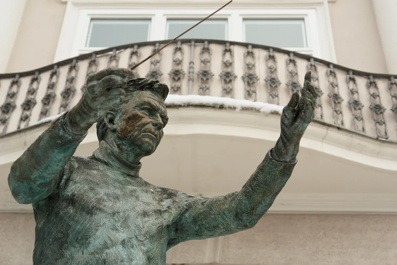 Staute von Herbert von Karajan. (Symbolbild)