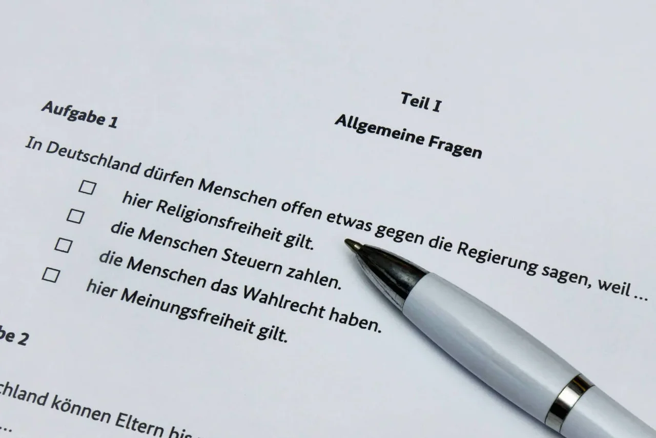 Fragenkatalog zum Einbürgerungstest. (Symbolbild)