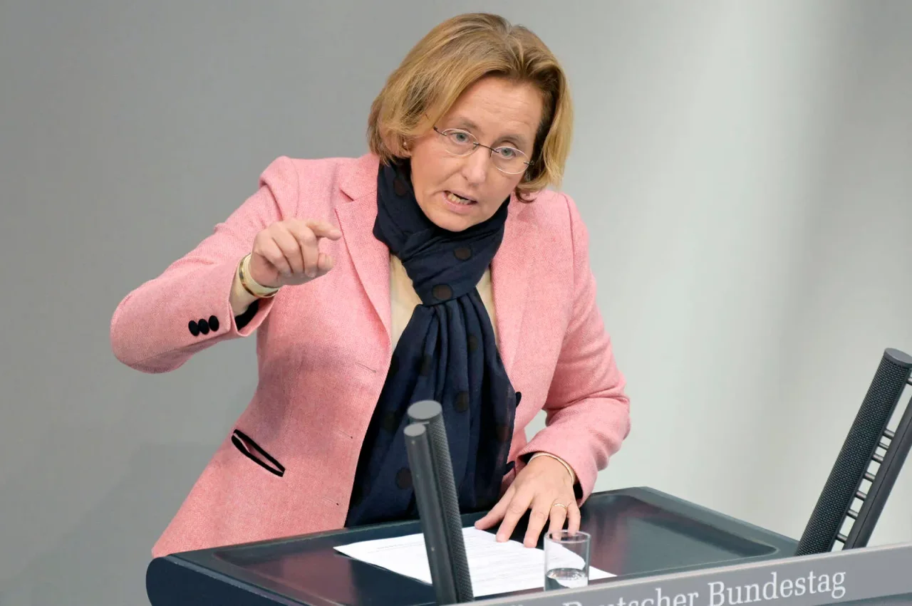 Beatrix von Storch nannte Tessa Ganserer bei ihrem früheren Namen und kassierte dafür zwei Ordnungsrufe.